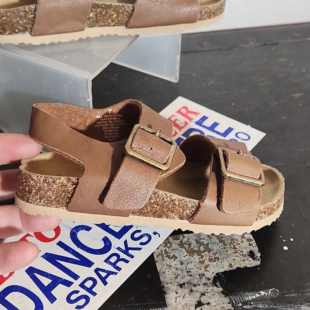 PLACE Size 7 Double Buckle Strap Sandle Brown